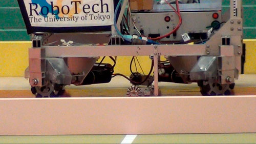 Robocon2012總決賽東京大學(xué)手動(dòng)車(chē)（QL-13）.jpg